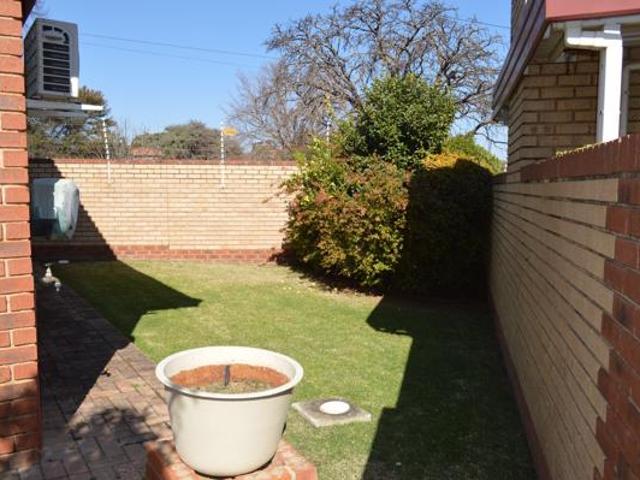 2 Bedroom House in Flamwood