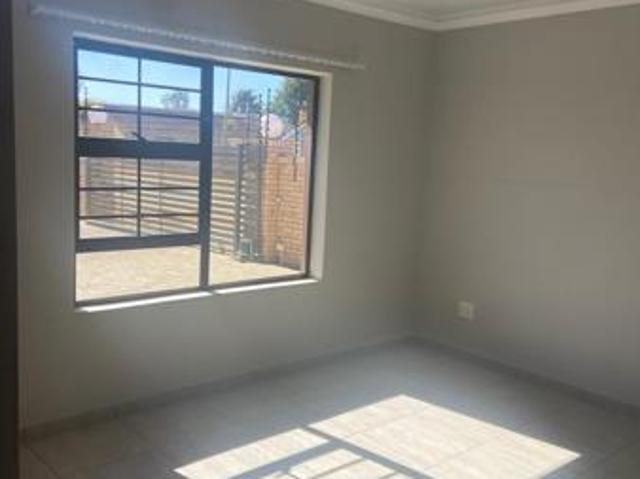 2 Bedroom House in Flamwood
