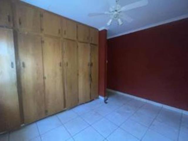 2 Bedroom House in Flora Park