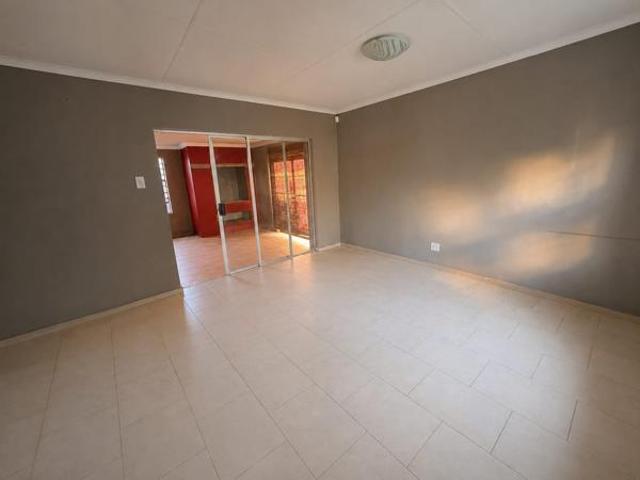 2 Bedroom House in Flora Park