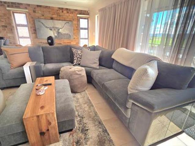 2 Bedroom House in Fraaiuitsig