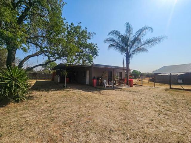 2 Bedroom House in Kameeldrift East