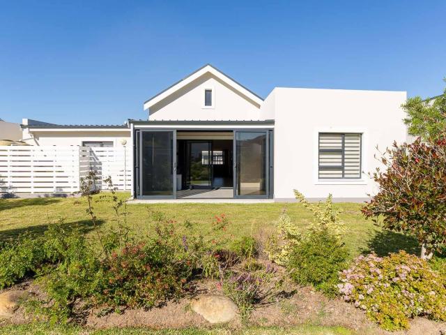 2 Bedroom House in Keurbooms