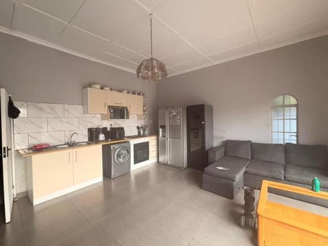 2 Bedroom House in Kensington