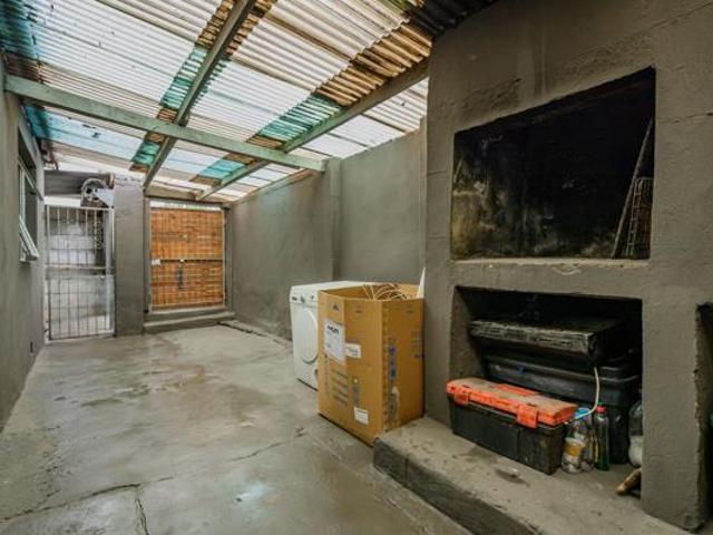 2 Bedroom House in Kensington