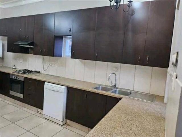 2 Bedroom House in Kensington