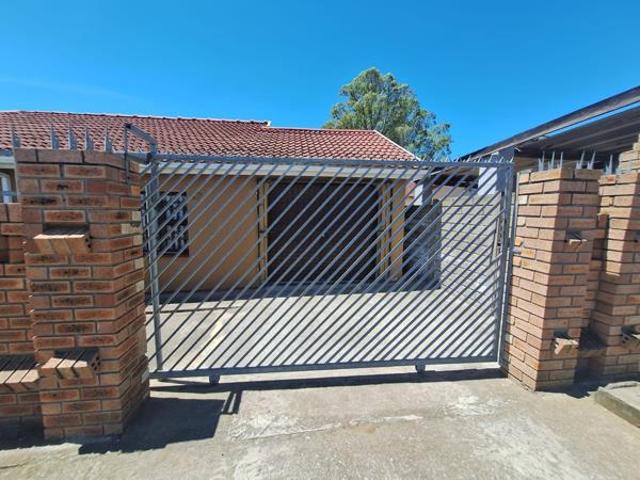 2 Bedroom House in King Williams Town Qonce Central