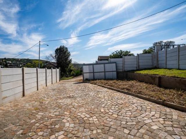 2 Bedroom House in Kingswood