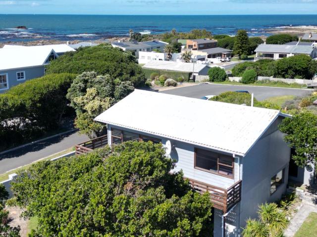 2 Bedroom House in Kleinbaai