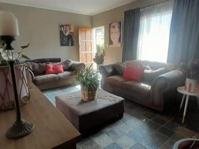 2 Bedroom House in Krugersdorp Central