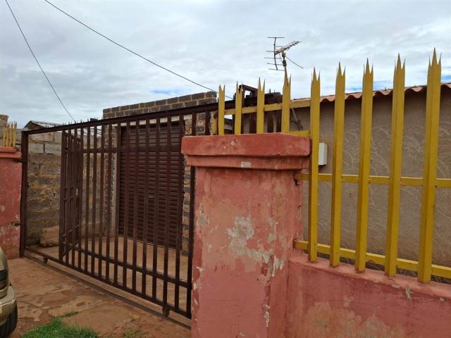 2 Bedroom House in Krugersdorp Central