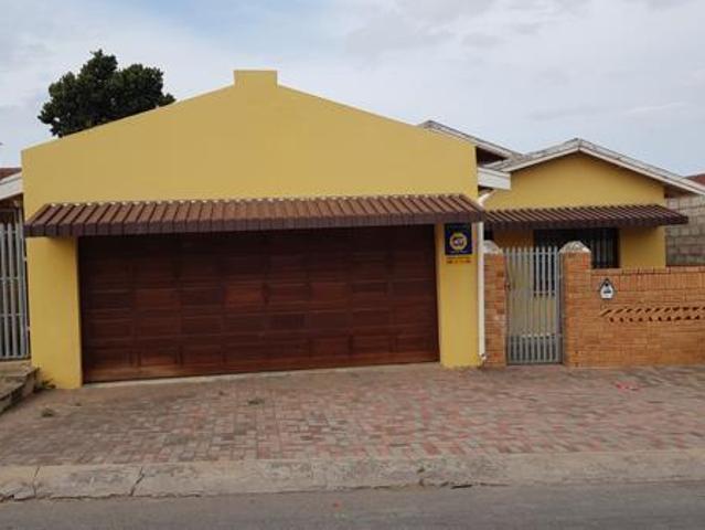 2 Bedroom House in Kwamagxaki