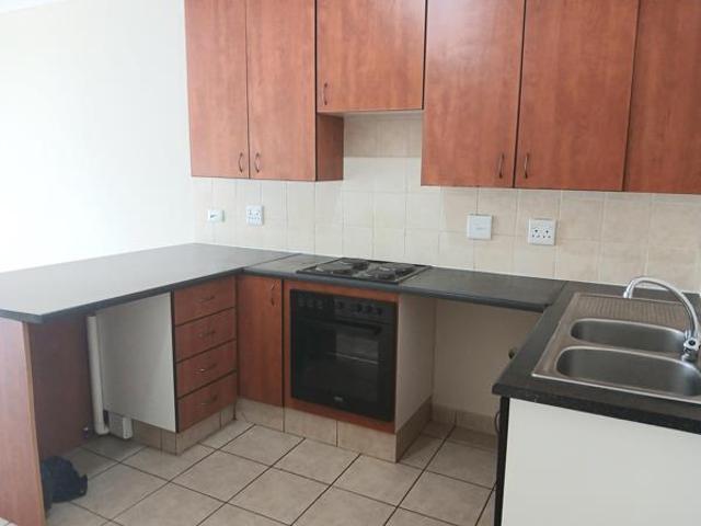 2 Bedroom House in Silver Lakes Golf Estate
