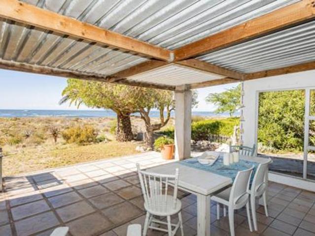 2 Bedroom House in Hannasbaai