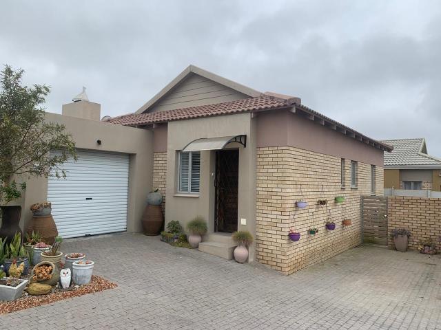 2 Bedroom House in Hansmoeskraal AH