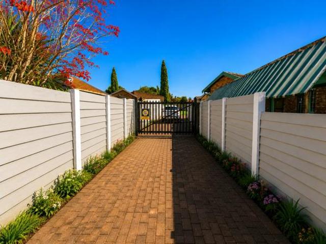 2 Bedroom House in Heuweloord