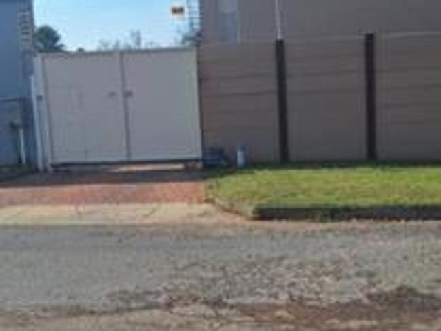 2 Bedroom House in Helderkruin