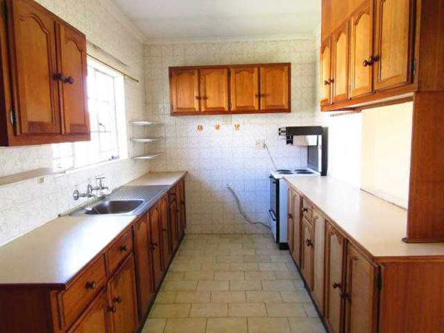 2 Bedroom House in Helderkruin