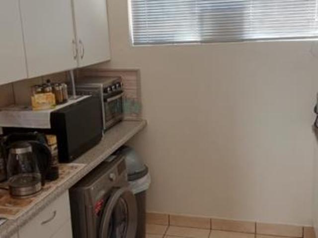 2 Bedroom House in Helderkruin