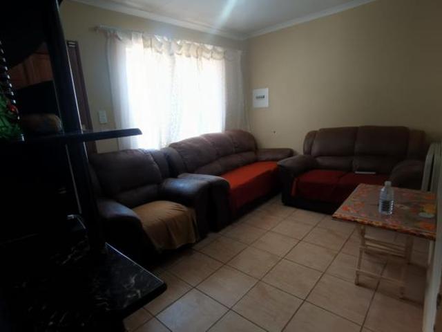 2 Bedroom House in Ivy Park