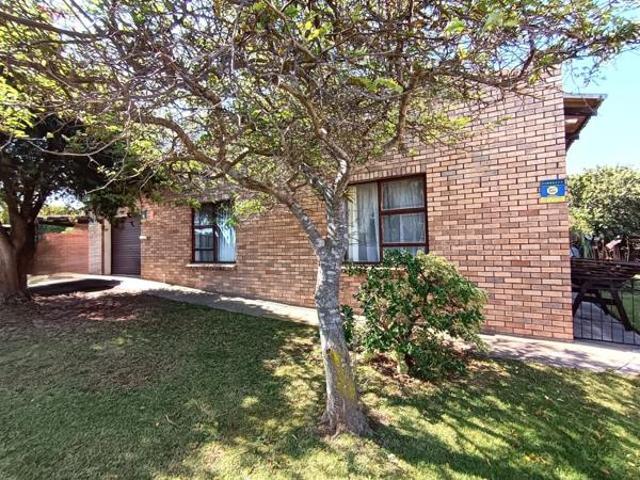 2 Bedroom House in Jeffreys Bay Central