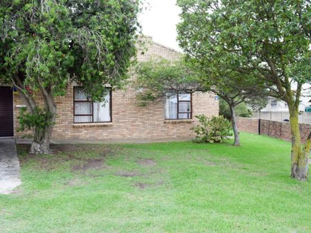 2 Bedroom House in Jeffreys Bay Central