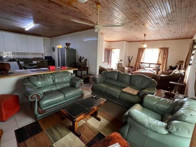 2 Bedroom House in Jeffreys Bay Central