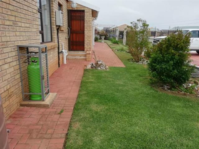2 Bedroom House in Jeffreys Bay