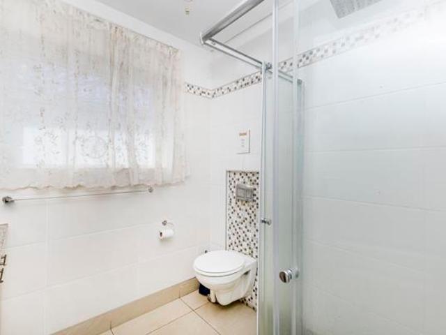 2 Bedroom House in Oak Glen