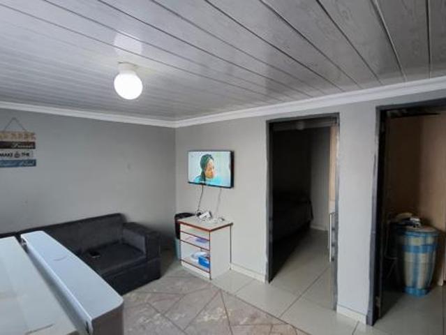 2 Bedroom House in Olievenhoutbosch