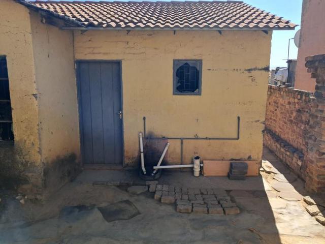 2 Bedroom House in Olievenhoutbosch