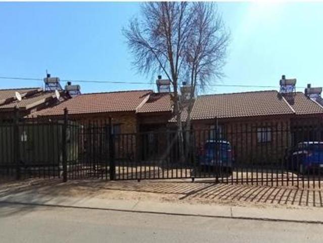 2 Bedroom House in Olievenhoutbosch