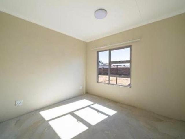 2 Bedroom House in Olievenhoutbosch