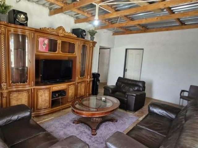 2 Bedroom House in Osizweni