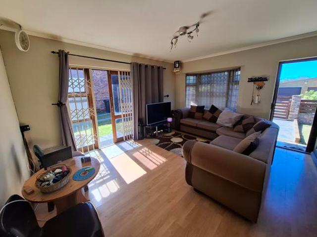 2 Bedroom House in Overbaakens