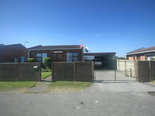 2 Bedroom House in Overbaakens