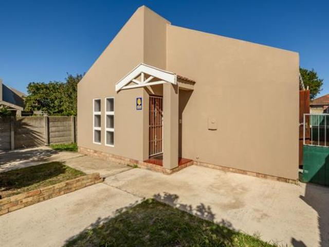 2 Bedroom House in Overbaakens