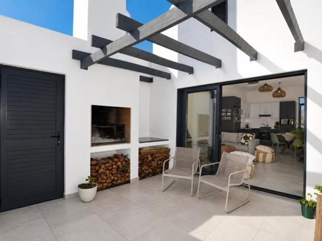 2 Bedroom House in Laguna