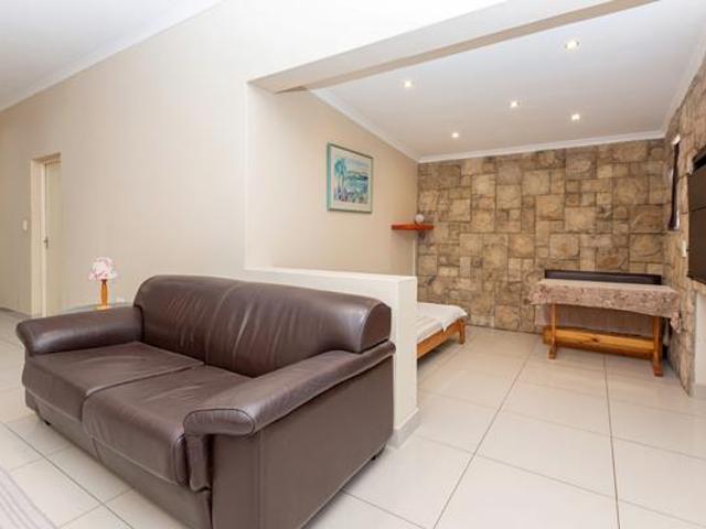 2 Bedroom House in Laguna
