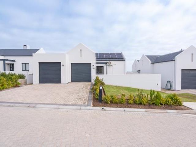 2 Bedroom House in Langebaan Central