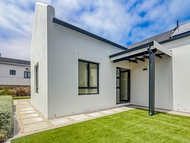 2 Bedroom House in Langebaan Central