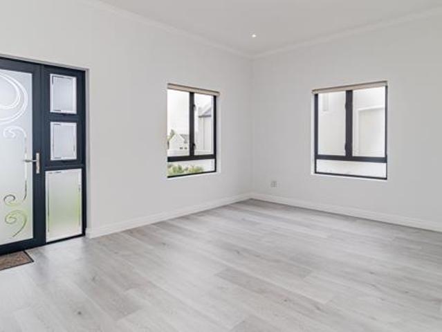 2 Bedroom House in Langebaan Central