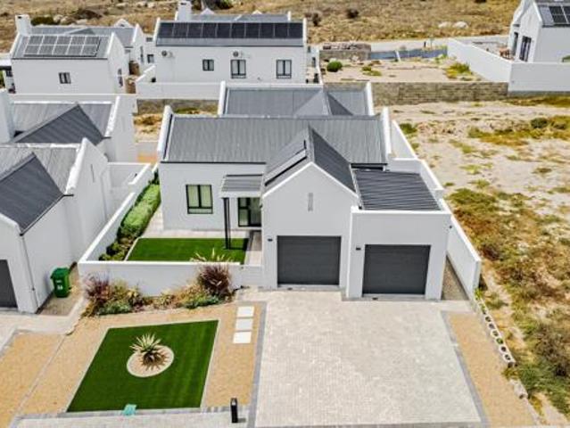 2 Bedroom House in Langebaan Central
