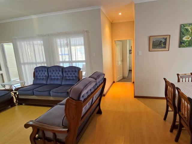 2 Bedroom House in Langerug