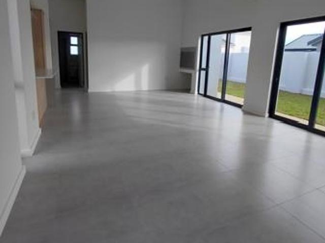 2 Bedroom House in Le Grand George Golf Estate
