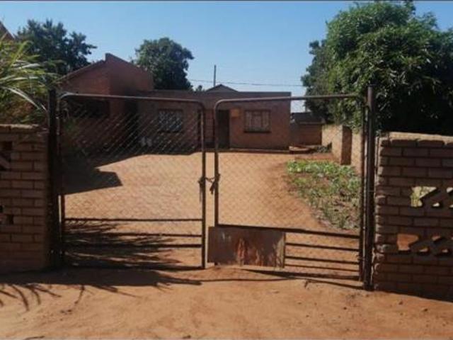 2 Bedroom House in Lebowakgomo