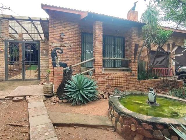 2 Bedroom House in Leeupoort