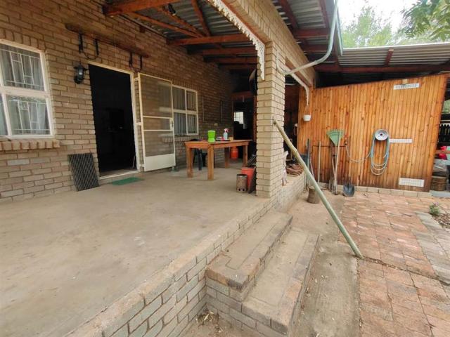 2 Bedroom House in Leeupoort