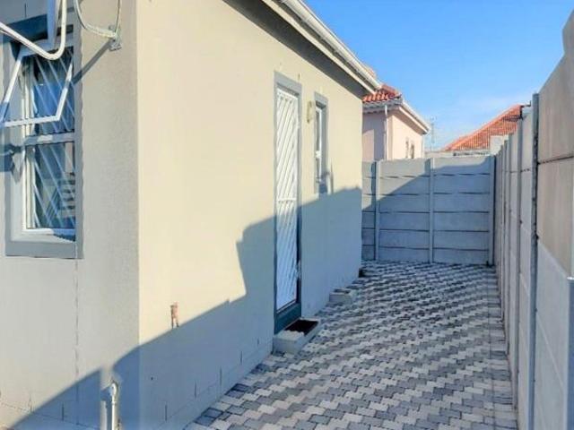 2 Bedroom House in Lentegeur