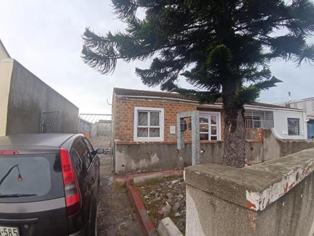 5 Bedroom House in Lentegeur